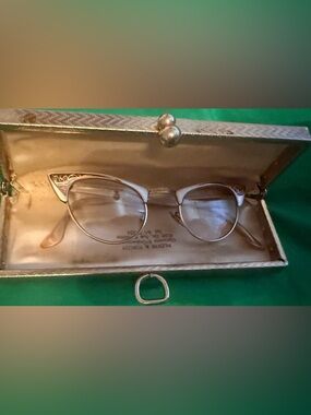 Cat Eye Sunglasses in Silver and White - Women's Fashion Glasses 1.5 lens force